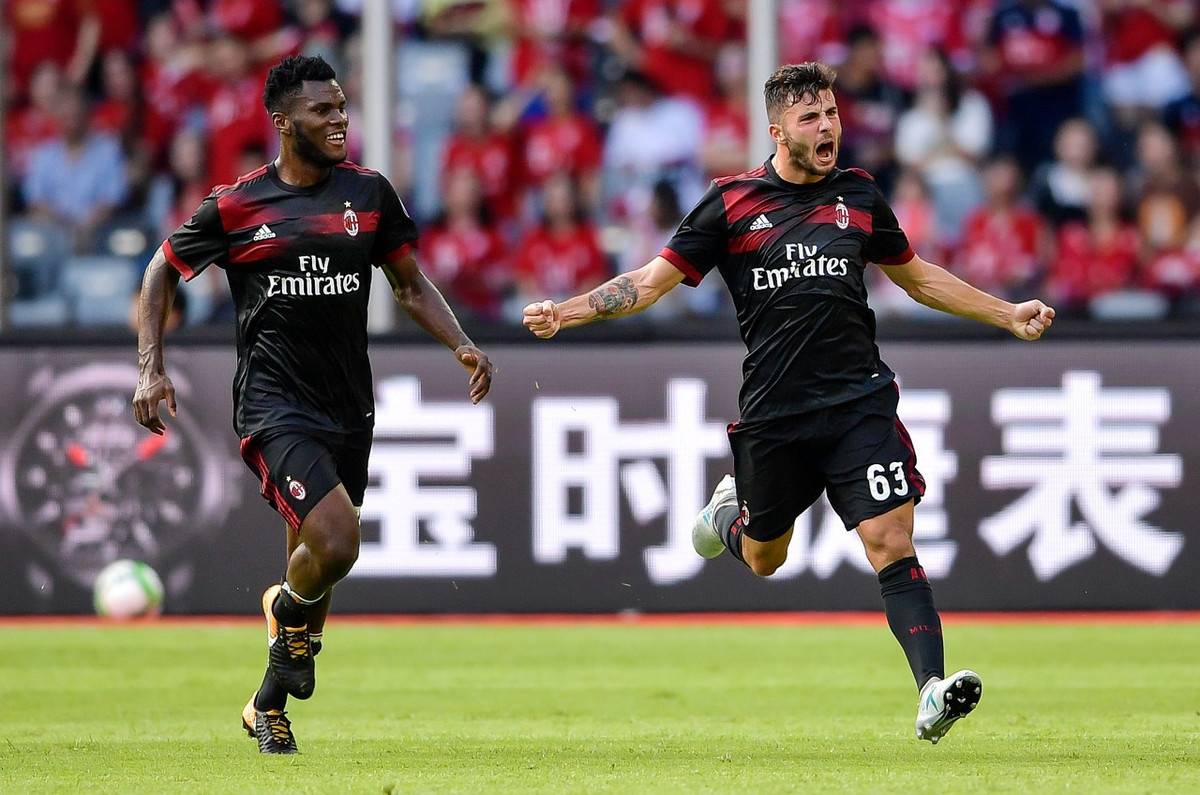 赛地聚焦——CBA常规赛赛后热度飙升；AC米兰完成体检；信心回归；医务组通报恢复的简单介绍