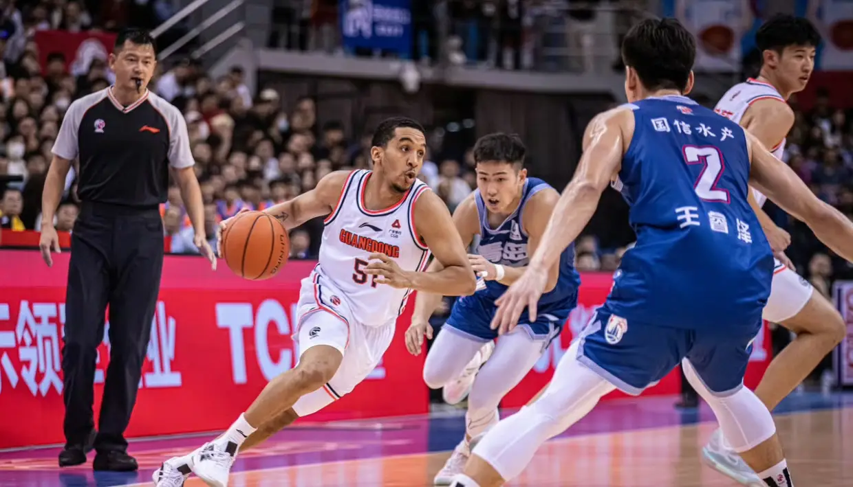 赛地聚焦——CBA常规赛赛后热度飙升；AC米兰完成体检；信心回归；医务组通报恢复的简单介绍